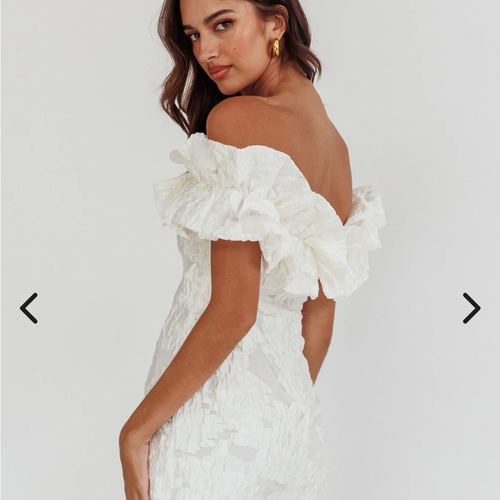 Memoire Off-Shoulder Textured Mini White Dress - Picture 3 of 5